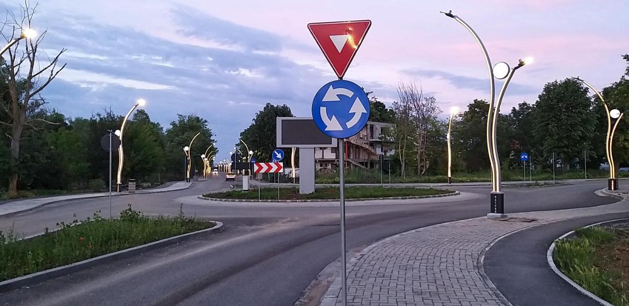 Geo Studios Saturn Buitenkant foto
